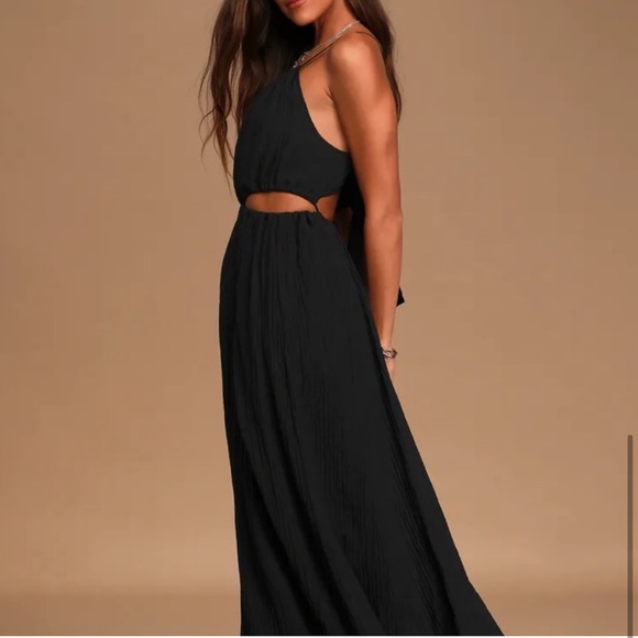 Lulu’s black dress with cross cross and cutouts - Picture 2 of 10